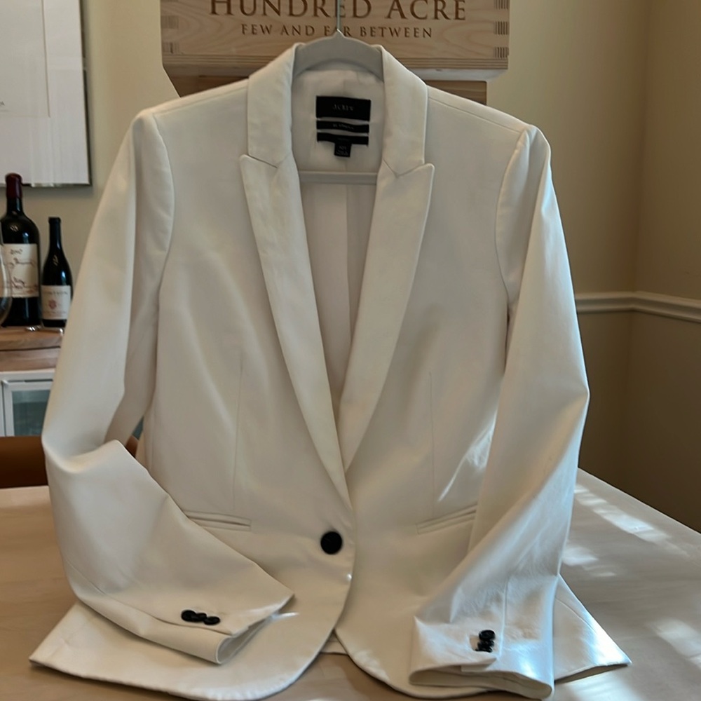 White jacket. Black buttons.  Boom!  Tall size.